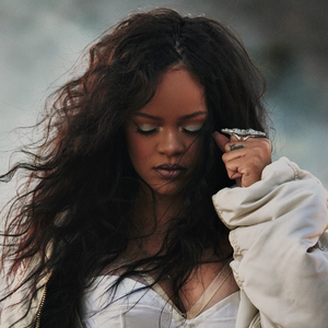 Rihanna live