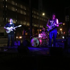 Brother Luke & The Comrades 的头像
