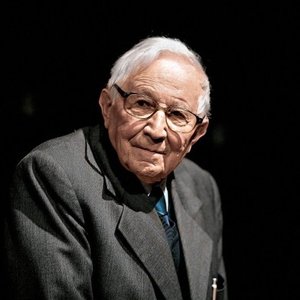 Tadeusz Różewicz 的头像