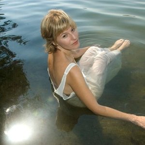 Jenee Halstead 的头像