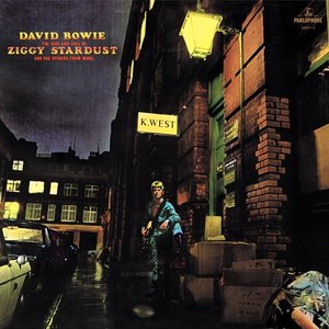 “The Rise And Fall Of Ziggy Stardust And The Spiders From Mars (2015 Remaster)”的封面