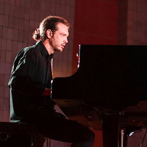 Zack Clarke Trio 的头像