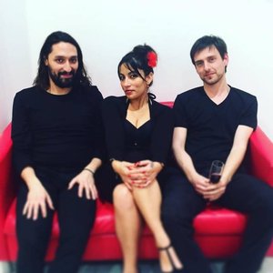 Roja y Negro 的头像
