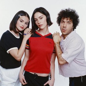 Selena Gomez, Benny Blanco, Gracie Abrams 的头像