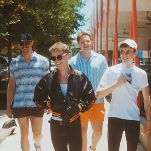 Sneaky Peaches and the Fuzz 的头像