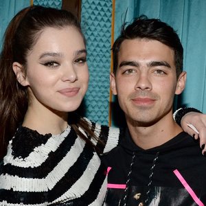 Hailee Steinfeld feat. DNCE 的头像