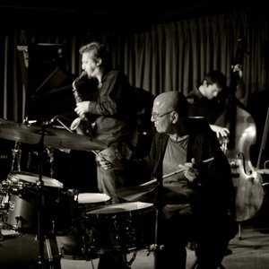 'Paul Motian Trio 2000 + Two' için resim