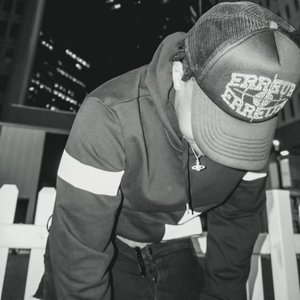 Chanel - Single