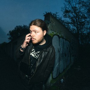 MŁODY ŻMIJA 的头像