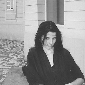 The Moon Lay Hidden Beneath a Cloud 的头像