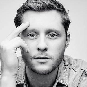 comedian tours mn Noah Reid