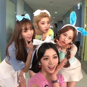 '참소녀 (권소현, 지나, 리지, 영지) [Chamsonyeo (Sohyun, Lizzy, Youngji, G.NA)]' için resim