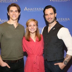Anastasia Cast Broadway 的头像