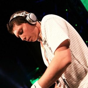 Adam Nickey pres. Blue8 的头像