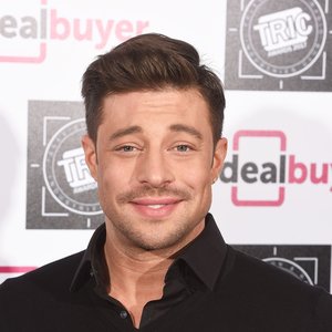 Alex Gaumond, Aoife Mulholland, Caroline Keiff, Dan Burton, Duncan James, Nadine Higgin, Peter Michael Davison, Sergio Priftis, Sheridan Smith & Suzie McAdam 的头像
