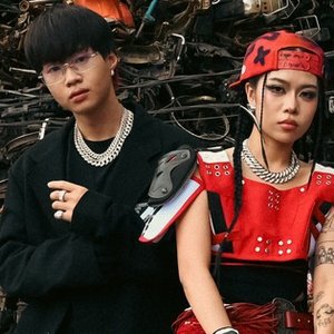 Avatar for tlinh & Low G
