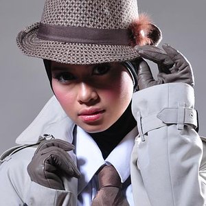 Heliza Helmi 的头像
