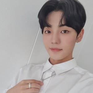 CHAN 찬 的头像