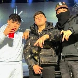 Junior H, Peso Pluma, Gabito Ballesteros 的头像
