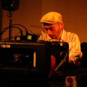 Toshimaru Nakamura / English 的头像