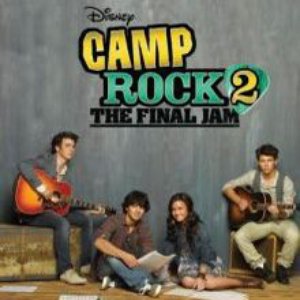“Camp Rock 2 Cast”的封面