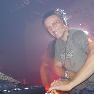 DJ Santana 的头像