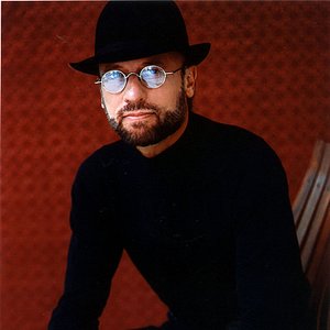 “Maurice Gibb”的封面