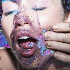 2015 - Мiley Cyrus And Her Dead Petz