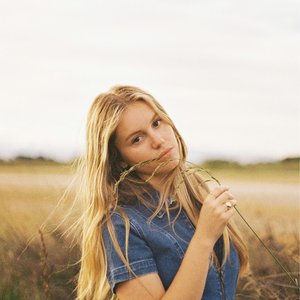 Amelia Power 的头像