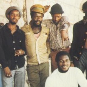 Jah Thomas & The Roots Radics 的头像