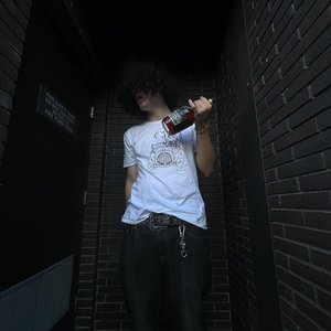 LUISISALREADYDEAD 的头像