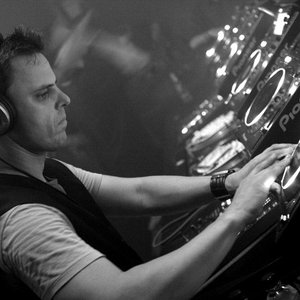 Markus Schulz feat. Angelique Bergere için avatar