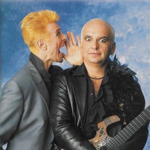 “David Bowie and Reeves Gabrels”的封面