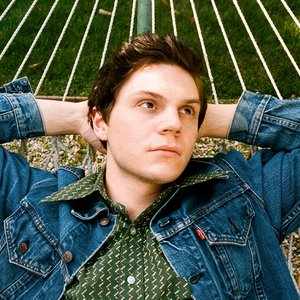 “Evan Peters”的封面