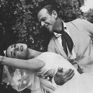 Audrey Hepburn & Fred Astaire 的头像