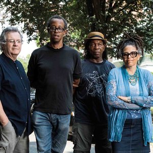 Matthew Shipp Trio Invites Nicole Mitchell 的头像