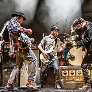 Neil Young + Promise of the Real 的头像