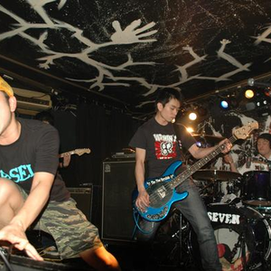 Mujika Easel photo provided by Last.fm