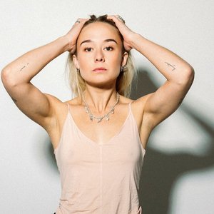 Alba August のアバター