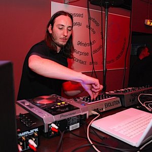 DJ Reno 的头像
