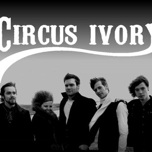“Circus Ivory”的封面