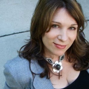 Lindy Robbins 的头像