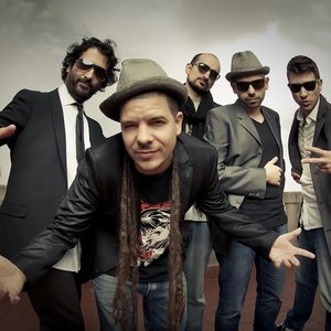 “Rapsusklei & The Flow Fanatics”的封面