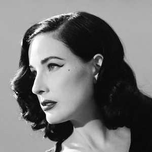 “Dita Von Teese”的封面