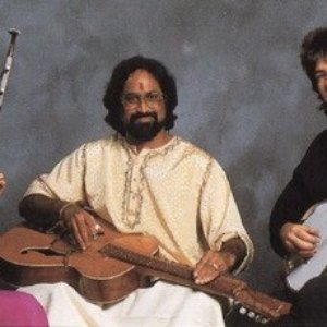 Изображение для 'Béla Fleck, Vishwa Mohan Bhatt & Jie-Bing Chen'