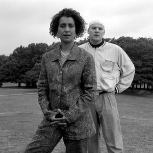 Diana Brown & Barrie K Sharpe 的头像