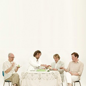 deLillos photo provided by Last.fm