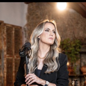 CINTIA FERSI 的头像