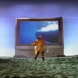 テレビに入る