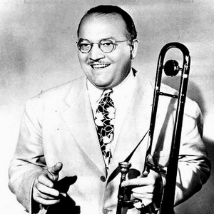 Pee Wee Hunt photo provided by Last.fm